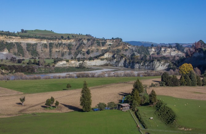 Looking down at the Rangitikei River cliffs from Otara road. There is an Otara in Auckland, it's quite different to this Otara.