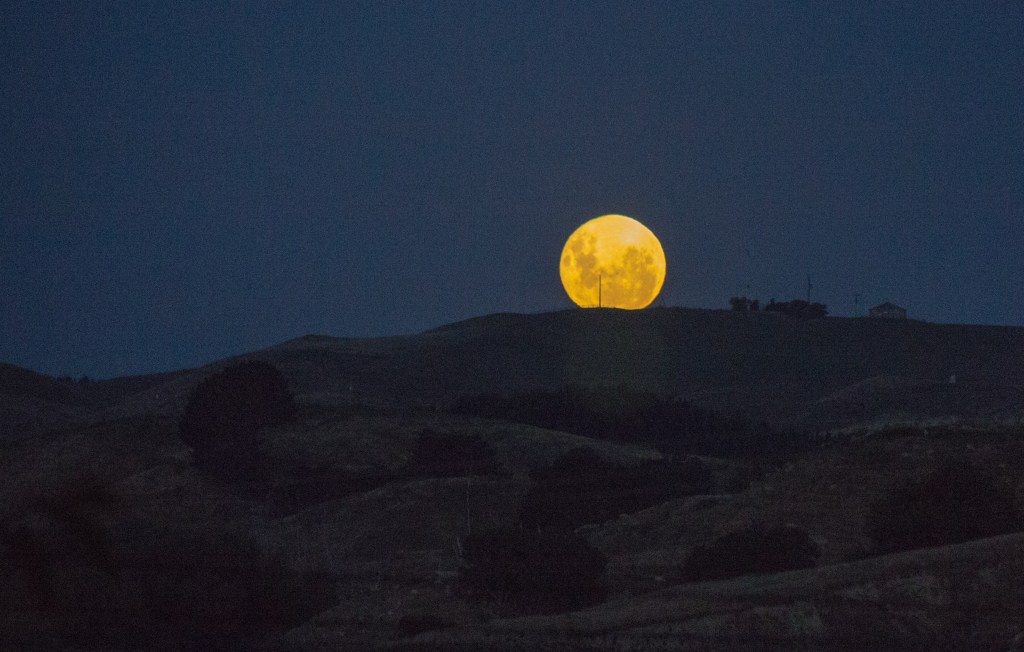 Same moon, a bit earlier.
