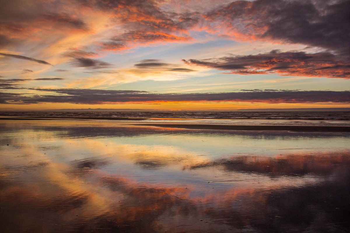 Himi beach reflection