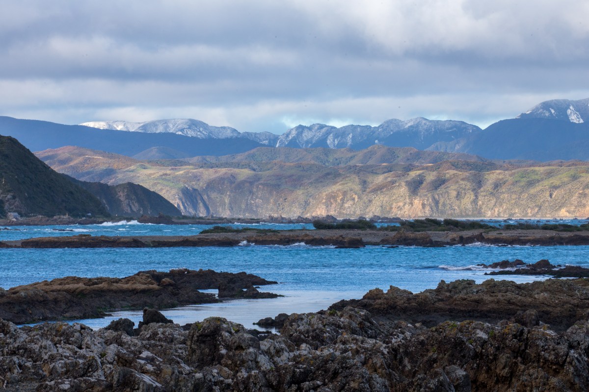 island-bay-mountain-backdrop