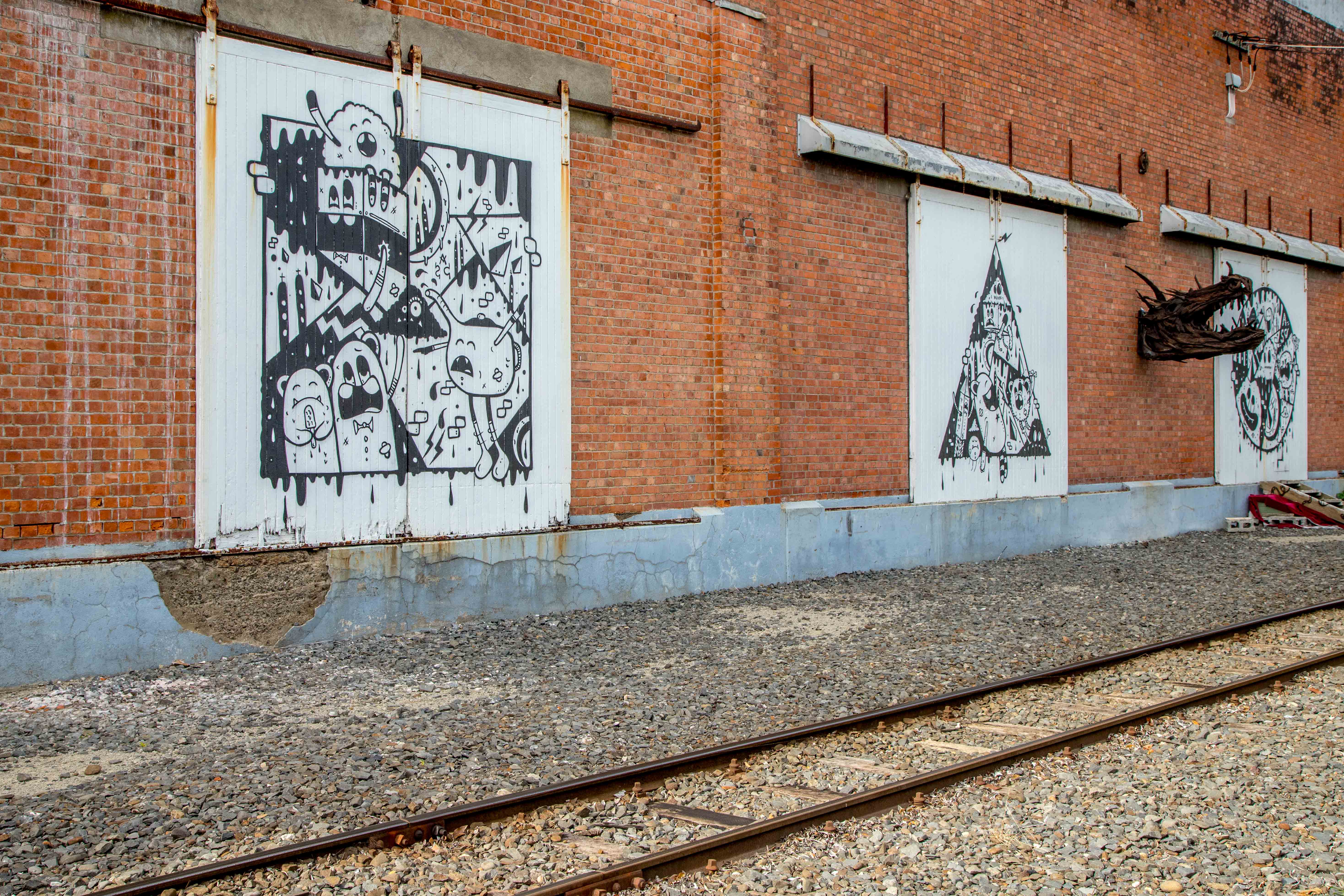 Rail mural